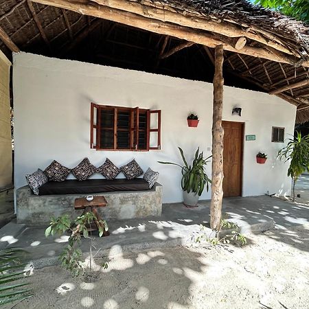 Bahari Beach Bungalows Джамбиани Экстерьер фото