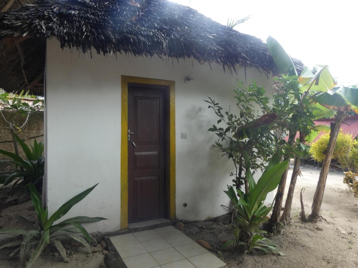 Bahari Beach Bungalows Джамбиани Экстерьер фото