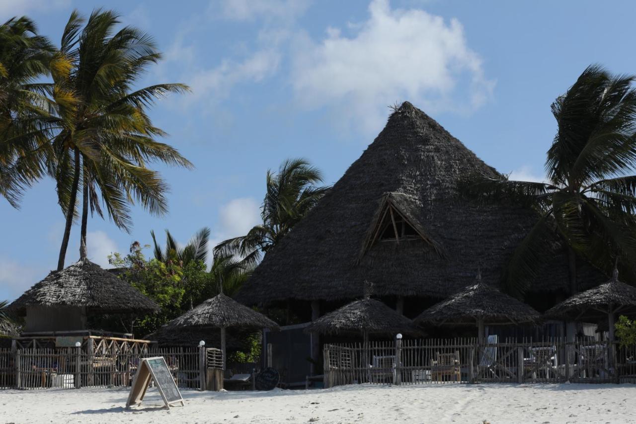 Bahari Beach Bungalows Джамбиани Экстерьер фото