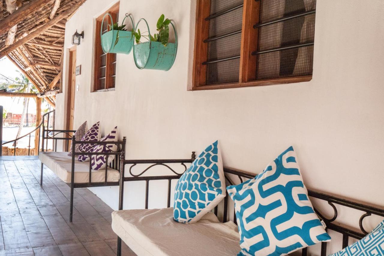 Bahari Beach Bungalows Джамбиани Экстерьер фото