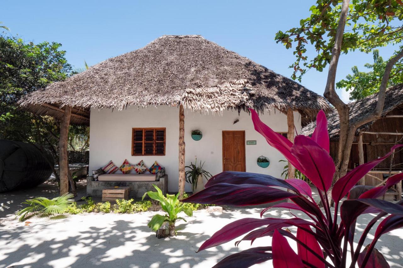 Bahari Beach Bungalows Джамбиани Экстерьер фото