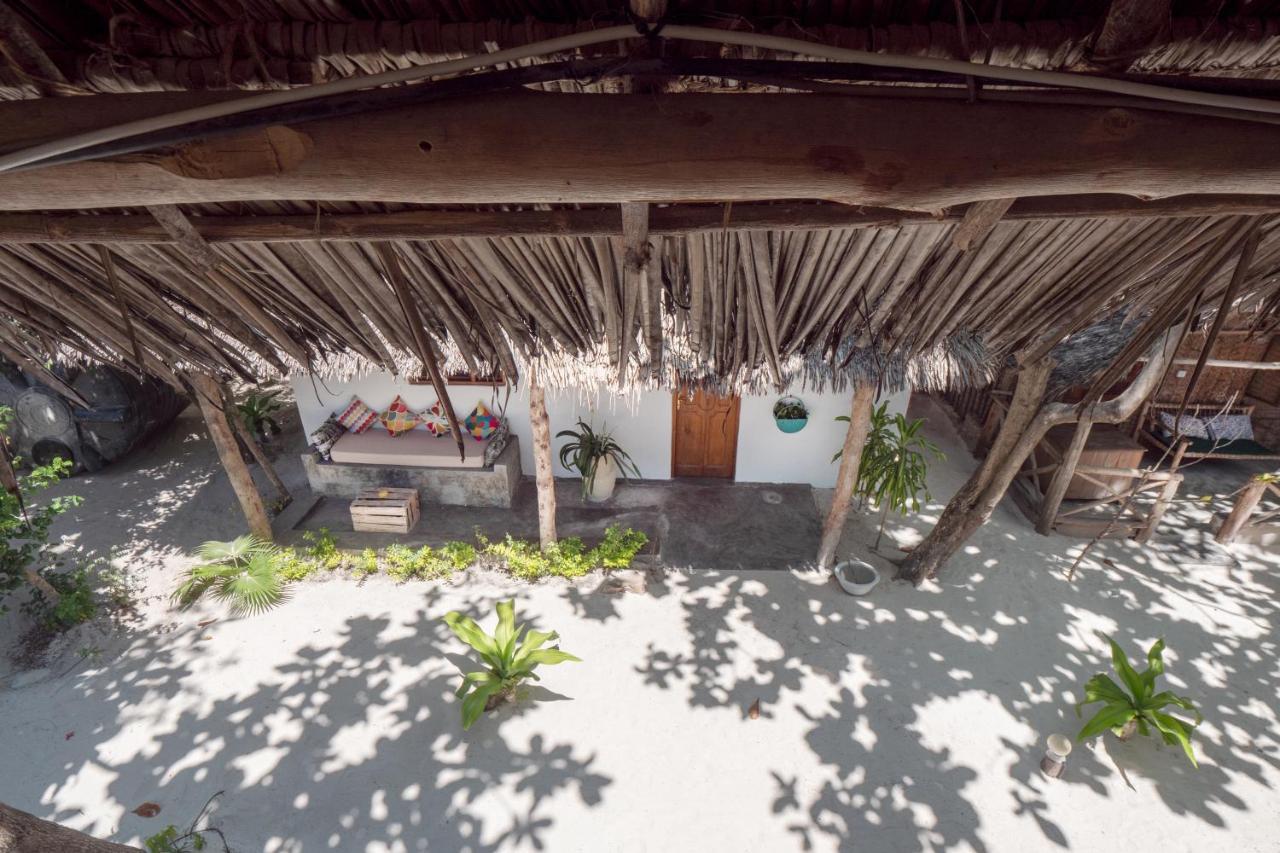 Bahari Beach Bungalows Джамбиани Экстерьер фото
