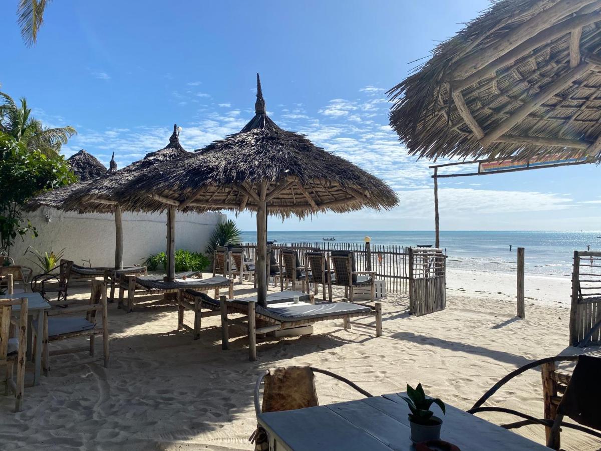 Bahari Beach Bungalows Джамбиани Экстерьер фото