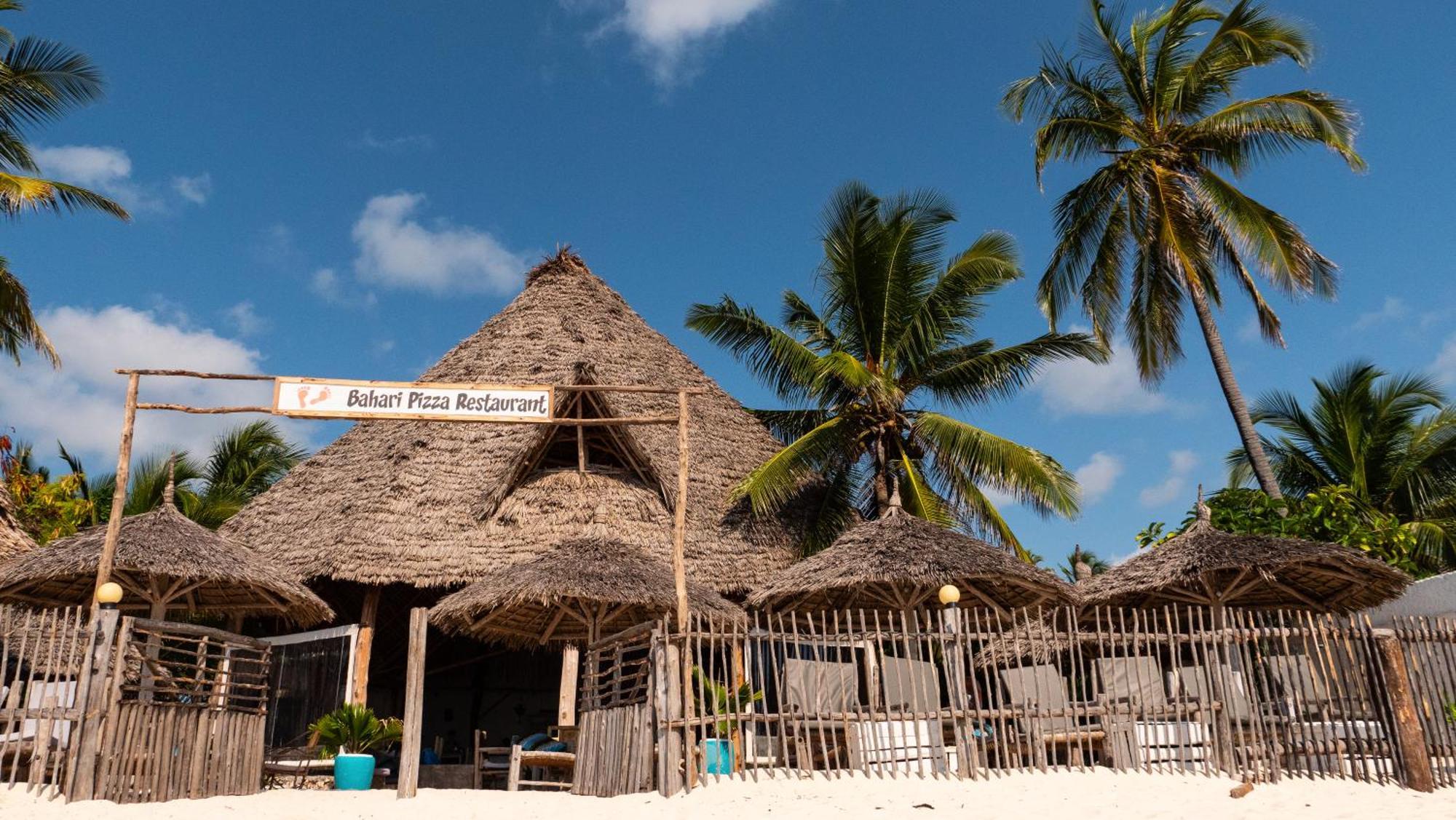 Bahari Beach Bungalows Джамбиани Экстерьер фото