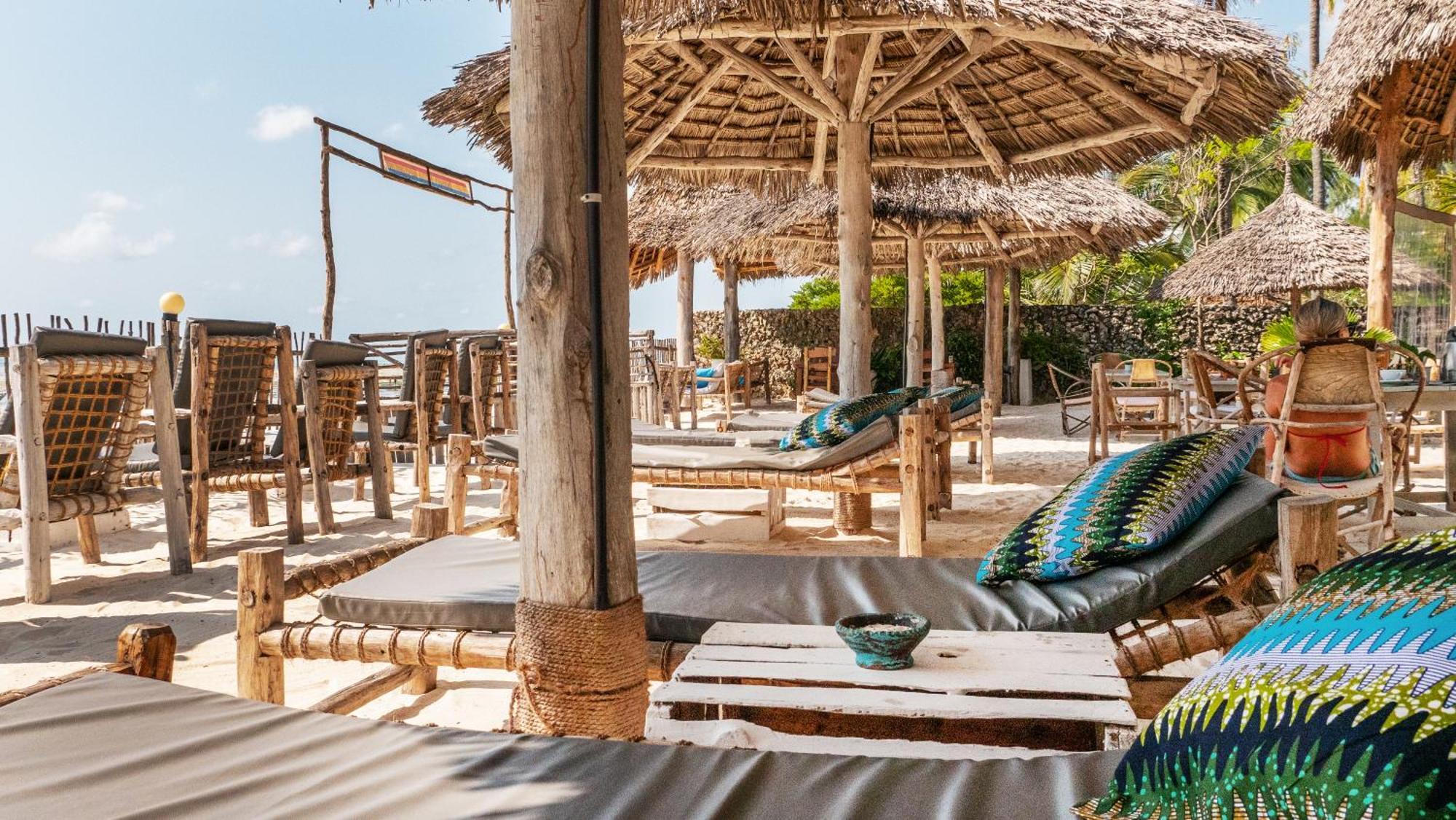 Bahari Beach Bungalows Джамбиани Экстерьер фото