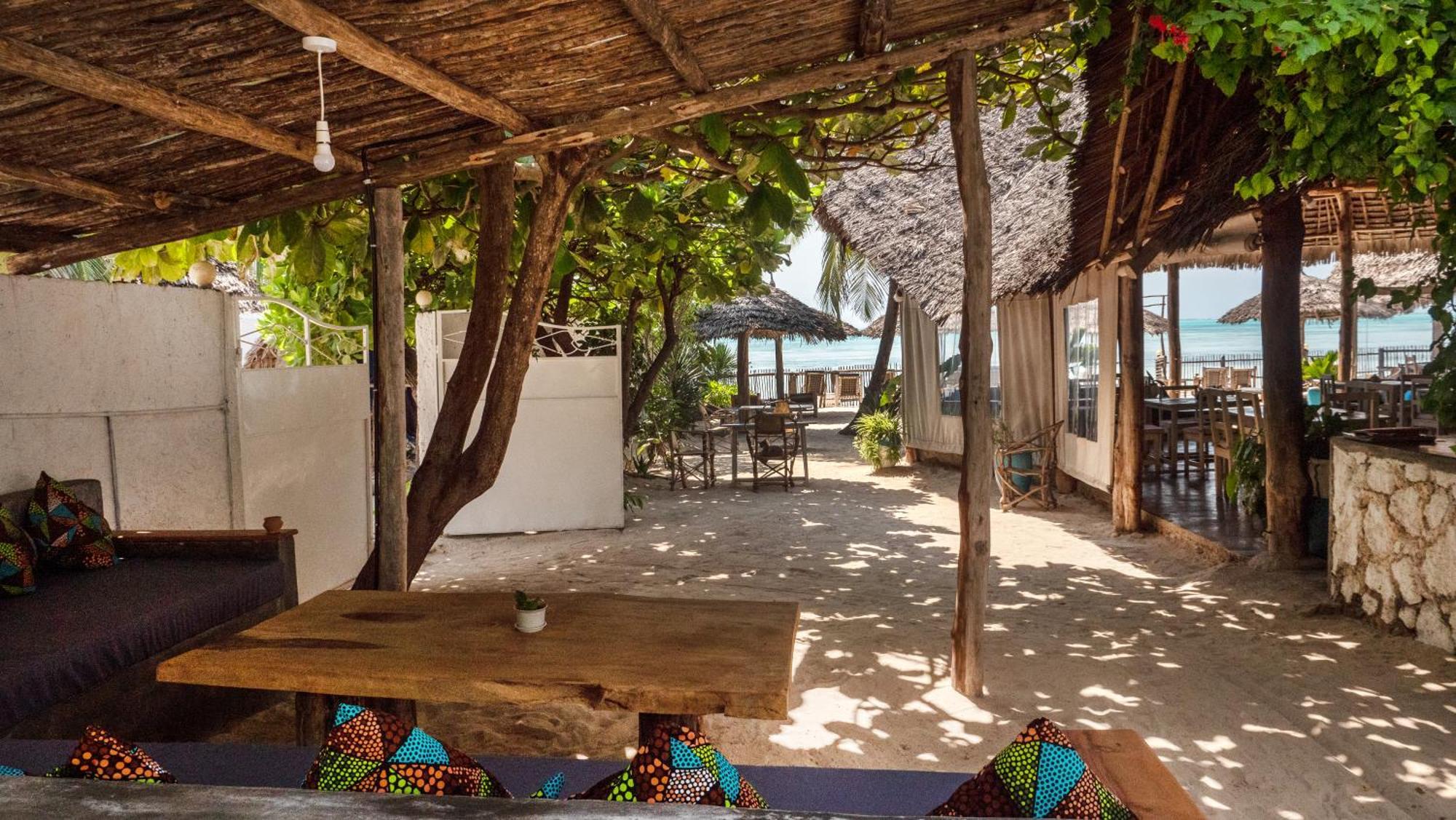 Bahari Beach Bungalows Джамбиани Экстерьер фото