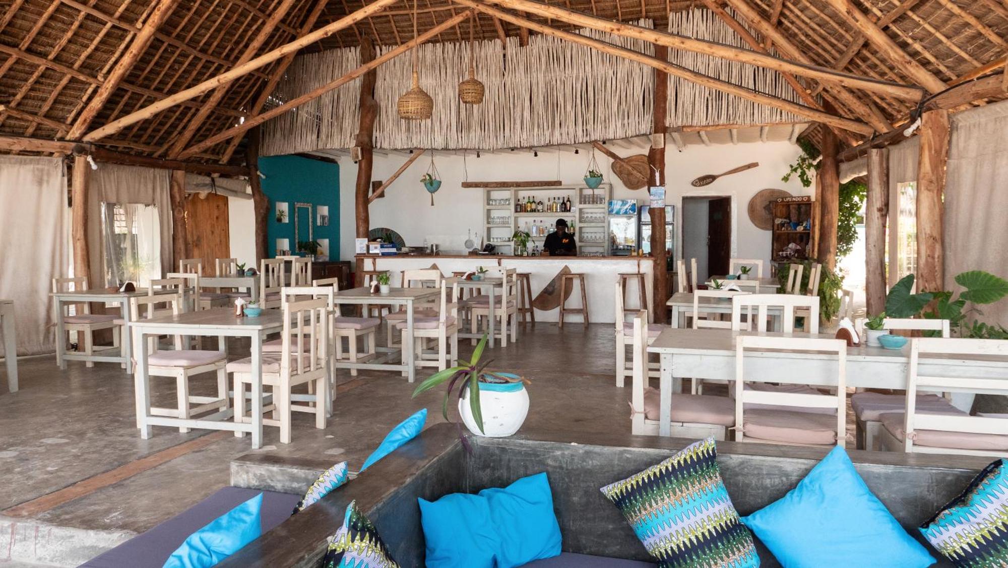 Bahari Beach Bungalows Джамбиани Экстерьер фото