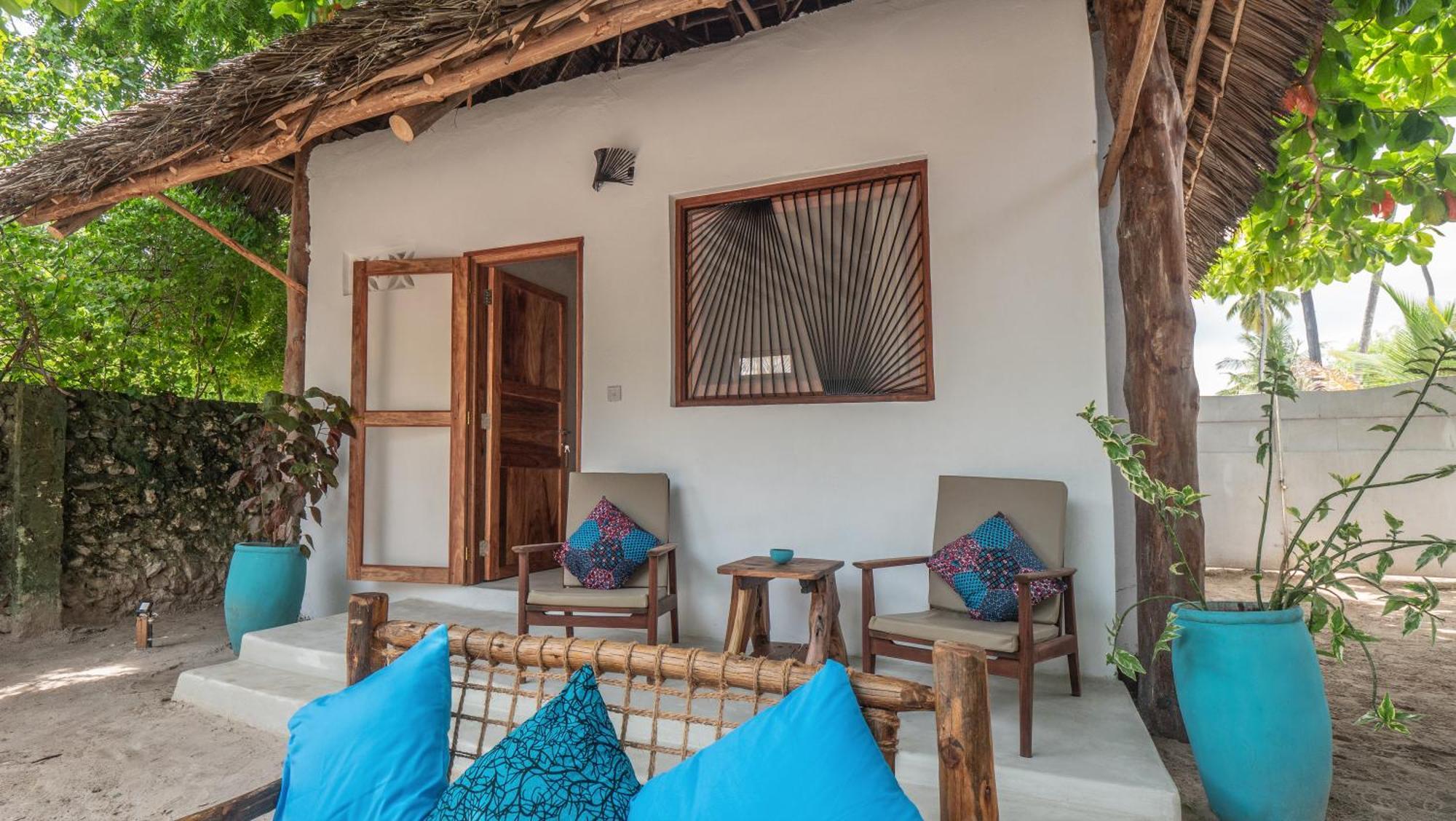 Bahari Beach Bungalows Джамбиани Экстерьер фото