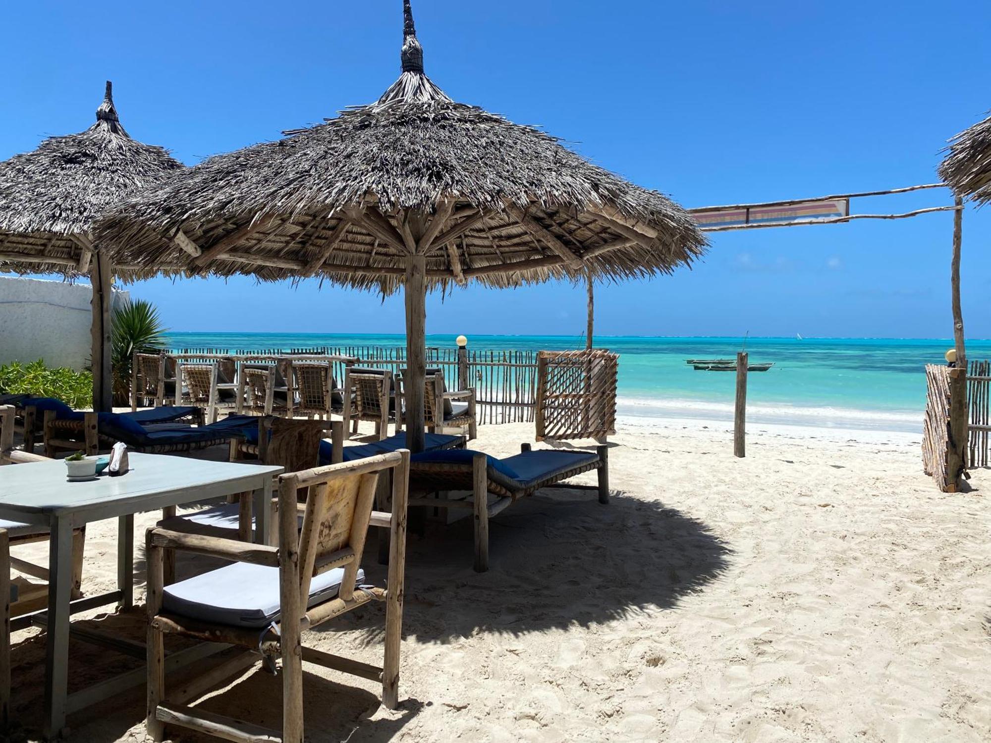 Bahari Beach Bungalows Джамбиани Экстерьер фото