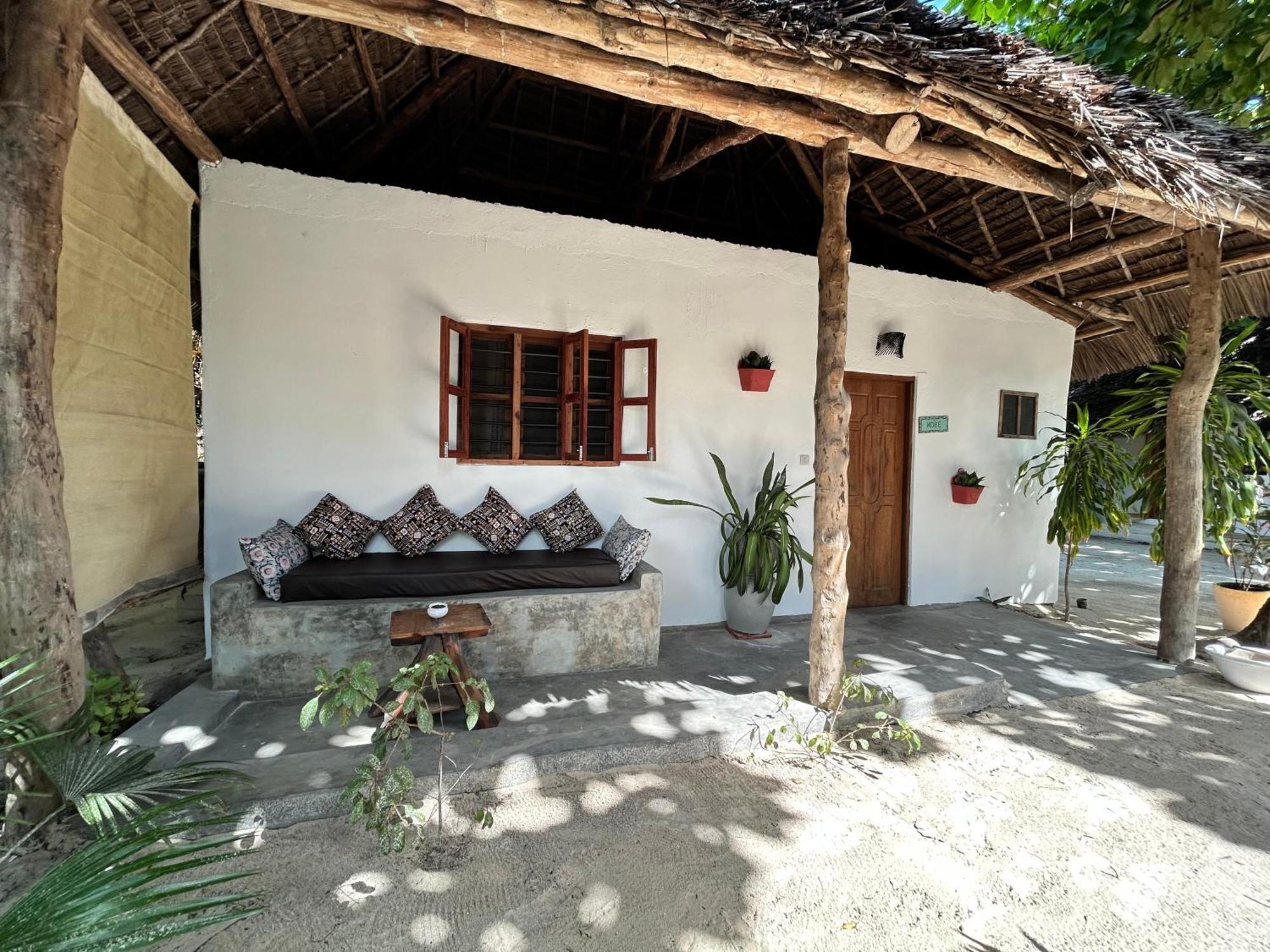 Bahari Beach Bungalows Джамбиани Экстерьер фото