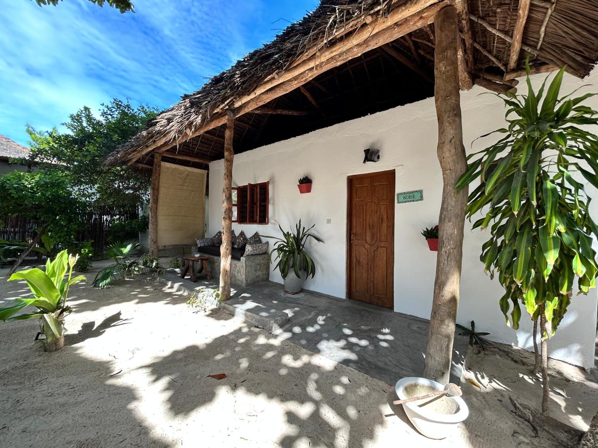 Bahari Beach Bungalows Джамбиани Экстерьер фото