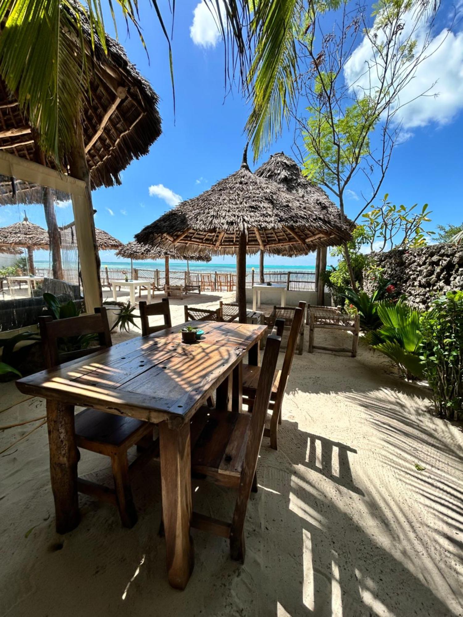 Bahari Beach Bungalows Джамбиани Экстерьер фото