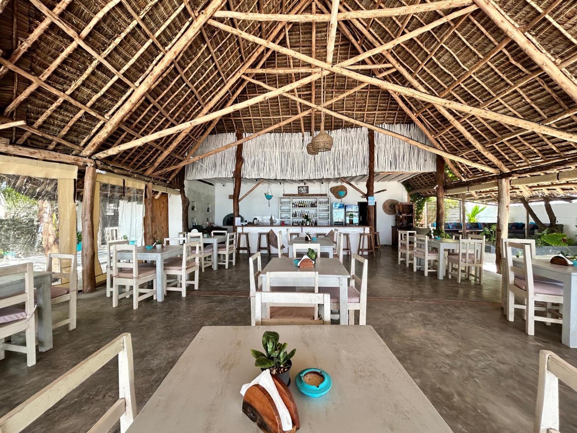 Bahari Beach Bungalows Джамбиани Экстерьер фото